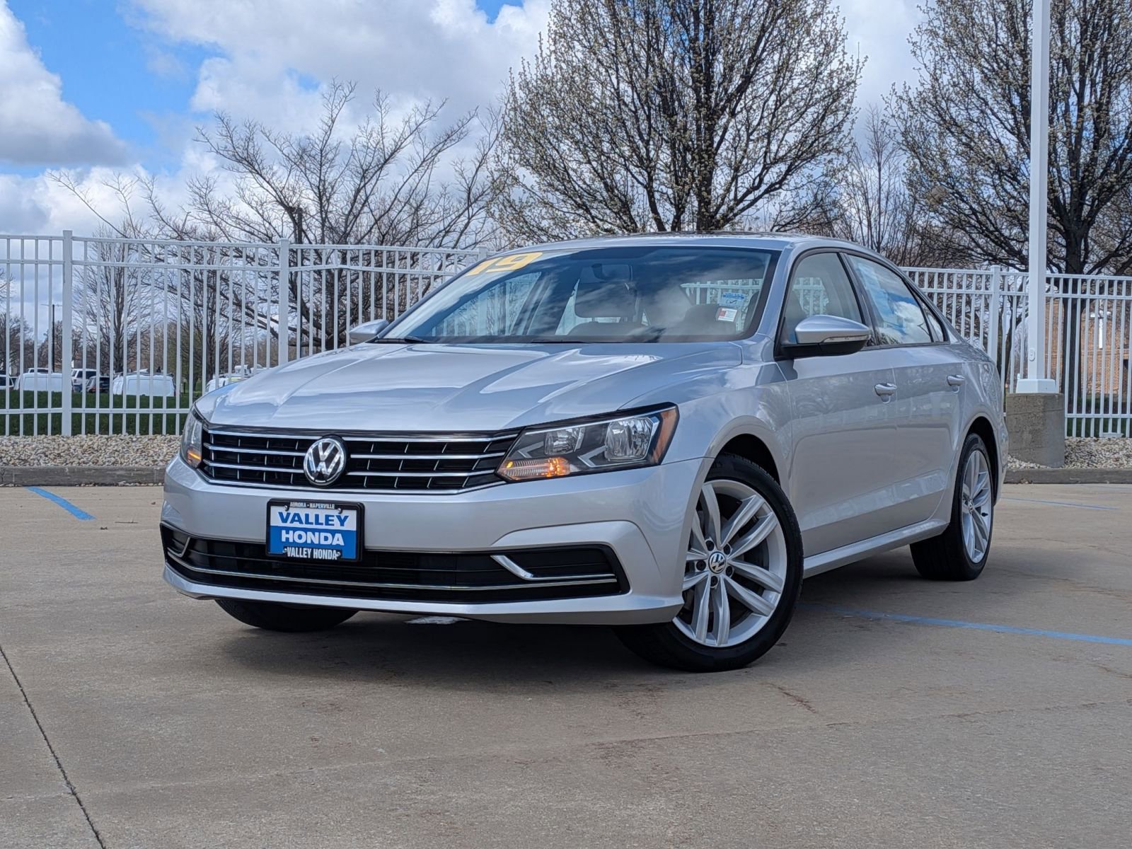 Used 2019 Volkswagen Passat 2.0T Wolfsburg w/ Wheels & Sunroof Package image 2