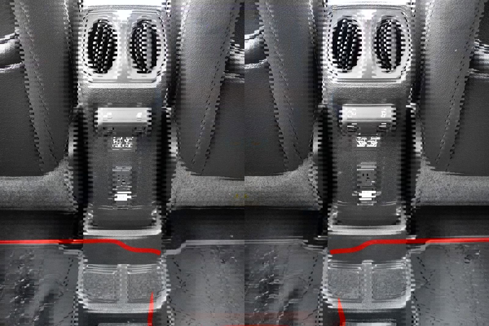 Used 2018 Jeep Wrangler Unlimited Sahara w/ Uconnect 4C Nav & Sound Group image 14