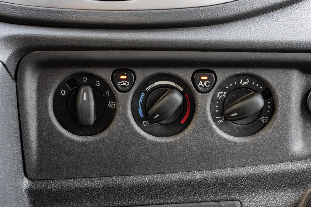 Used 2018 Ford Transit 150 XLT RWD image 18