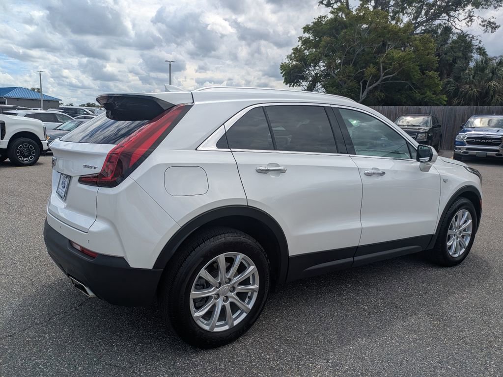 Used 2022 Cadillac XT4 Luxury w/ Cold Weather Package AWD/4WD image 6