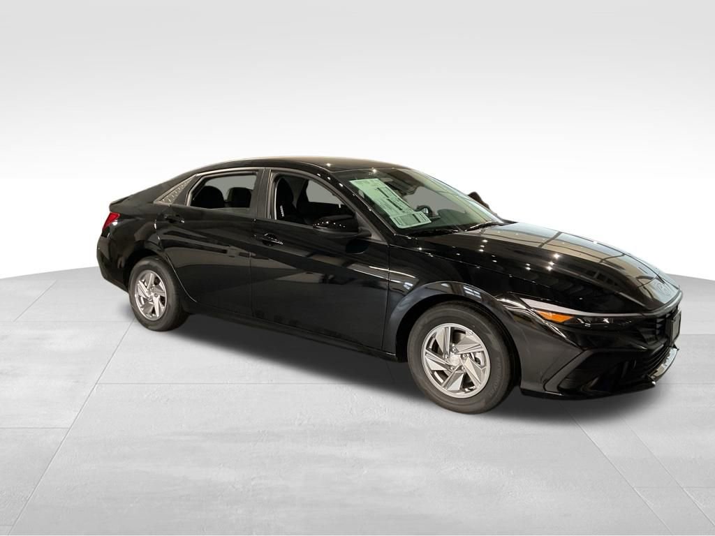 New 2026 Hyundai Elantra SE w/ Cargo Package image 2