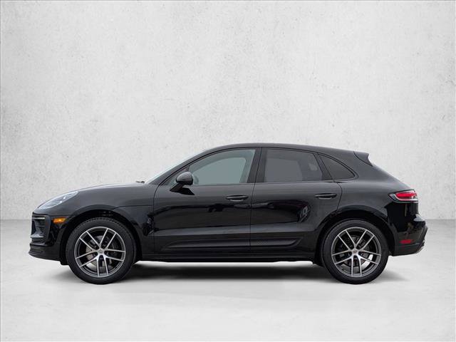 Certified 2023 Porsche Macan image 2