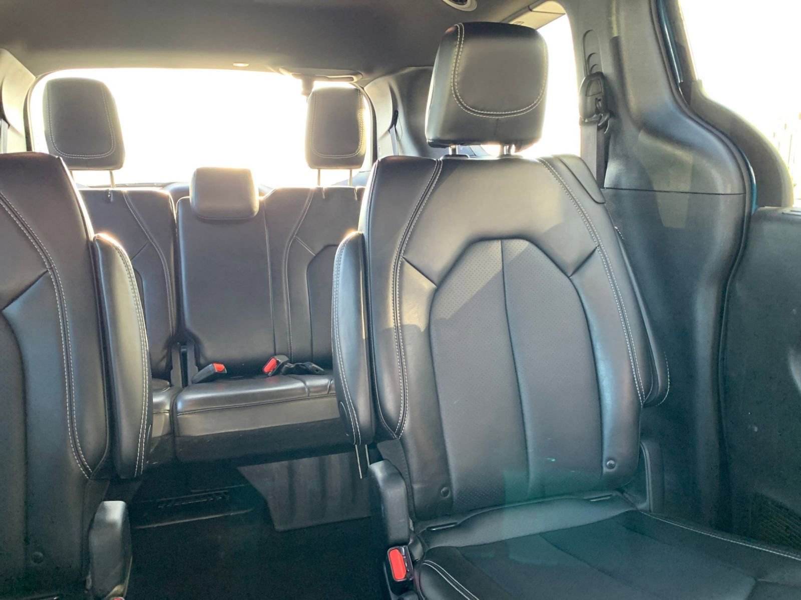 Used 2025 Chrysler Pacifica Select image 40