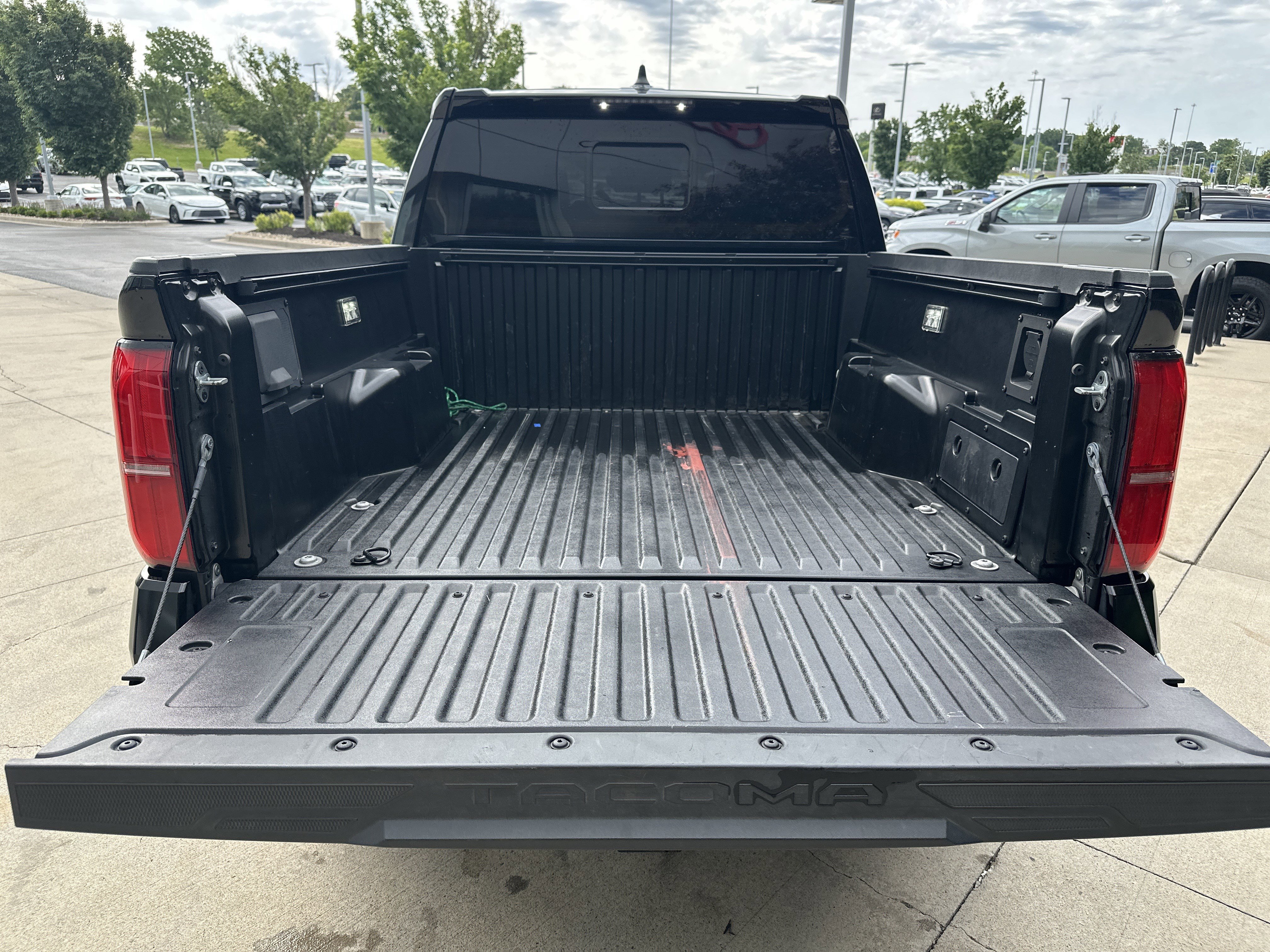 Used 2024 Toyota Tacoma TRD Off-Road w/ TRD Off Road Upgrade Package AWD/4WD image 28