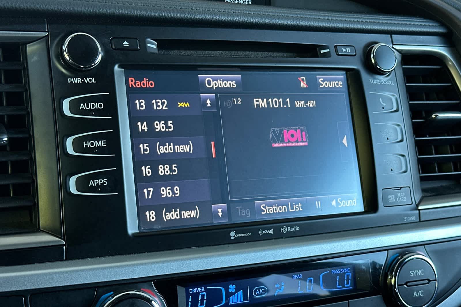 Used 2019 Toyota Highlander XLE AWD/4WD image 21