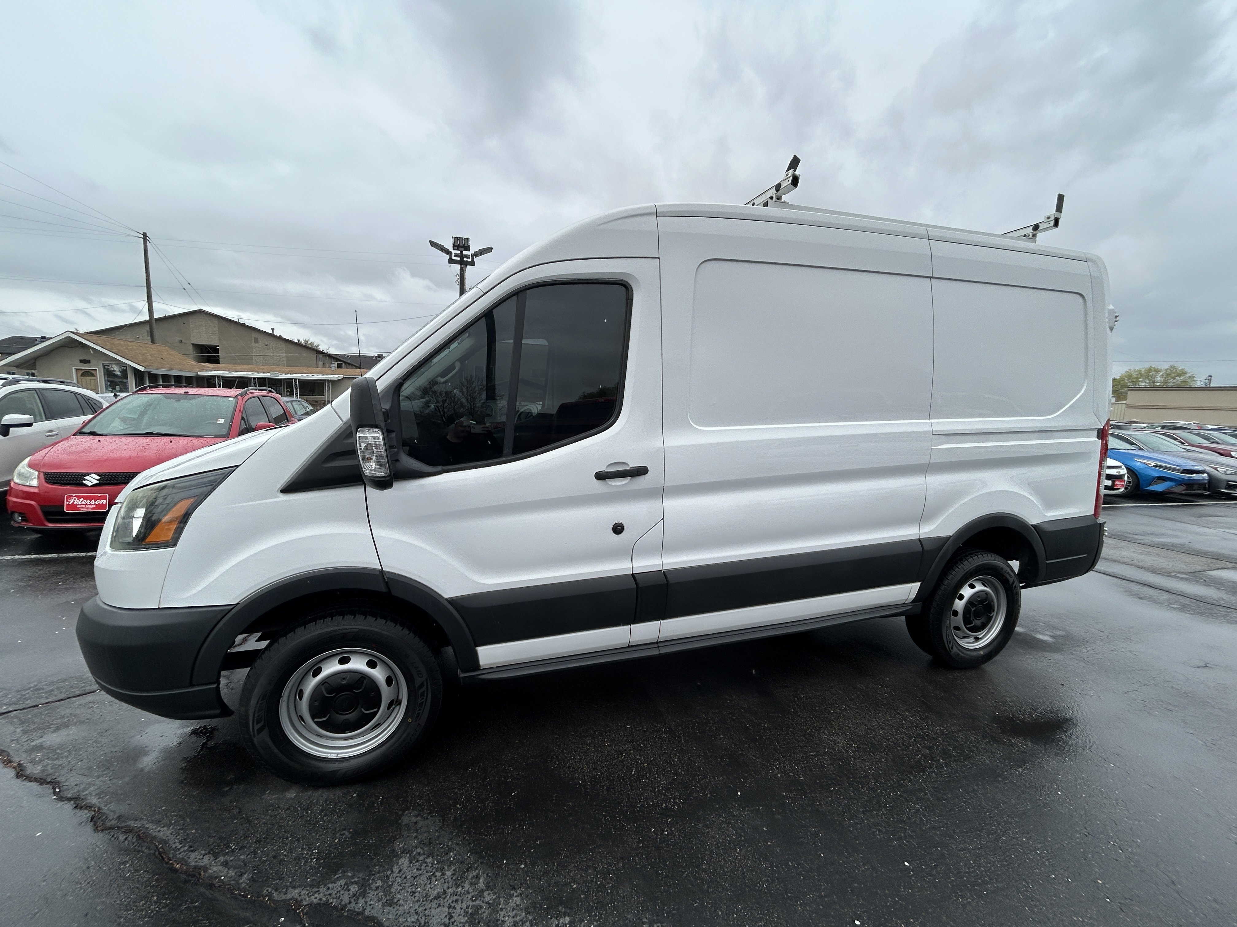 Used 2017 Ford Transit 250 130 Medium Roof image 4