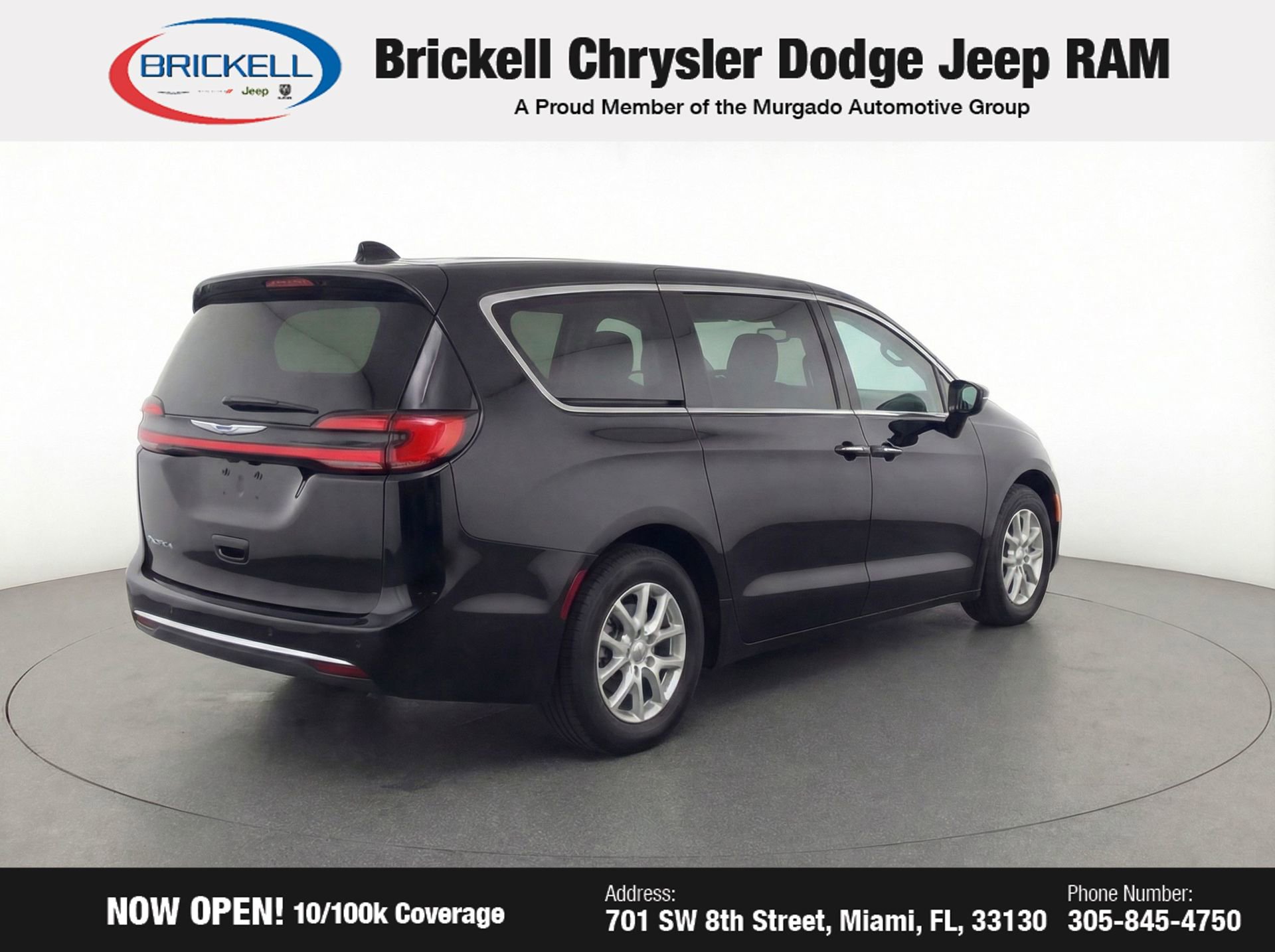 Used 2024 Chrysler Pacifica Touring-L image 4