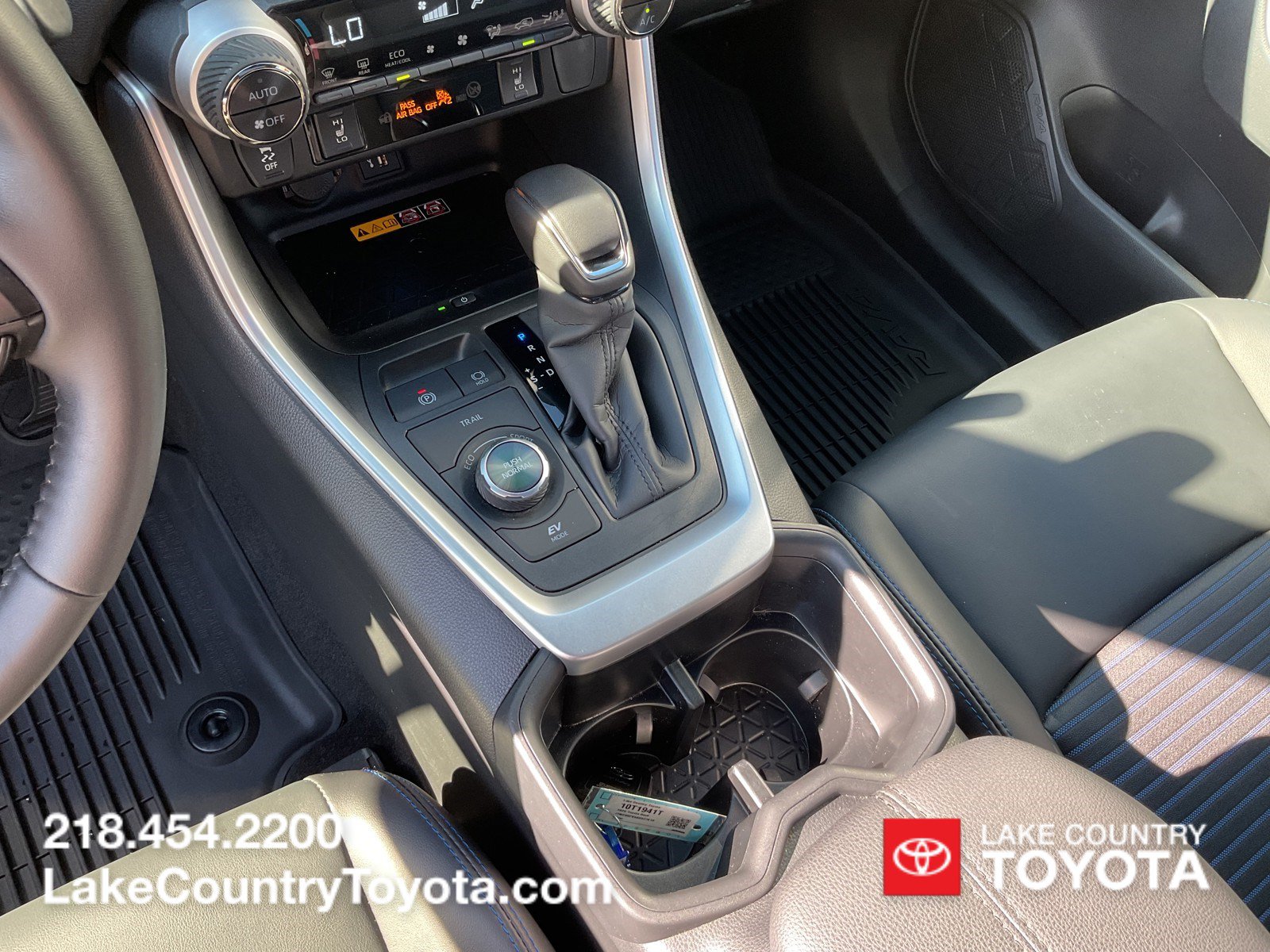 Used 2025 Toyota RAV4 XSE w/ Advanced Technology Package AWD/4WD image 27