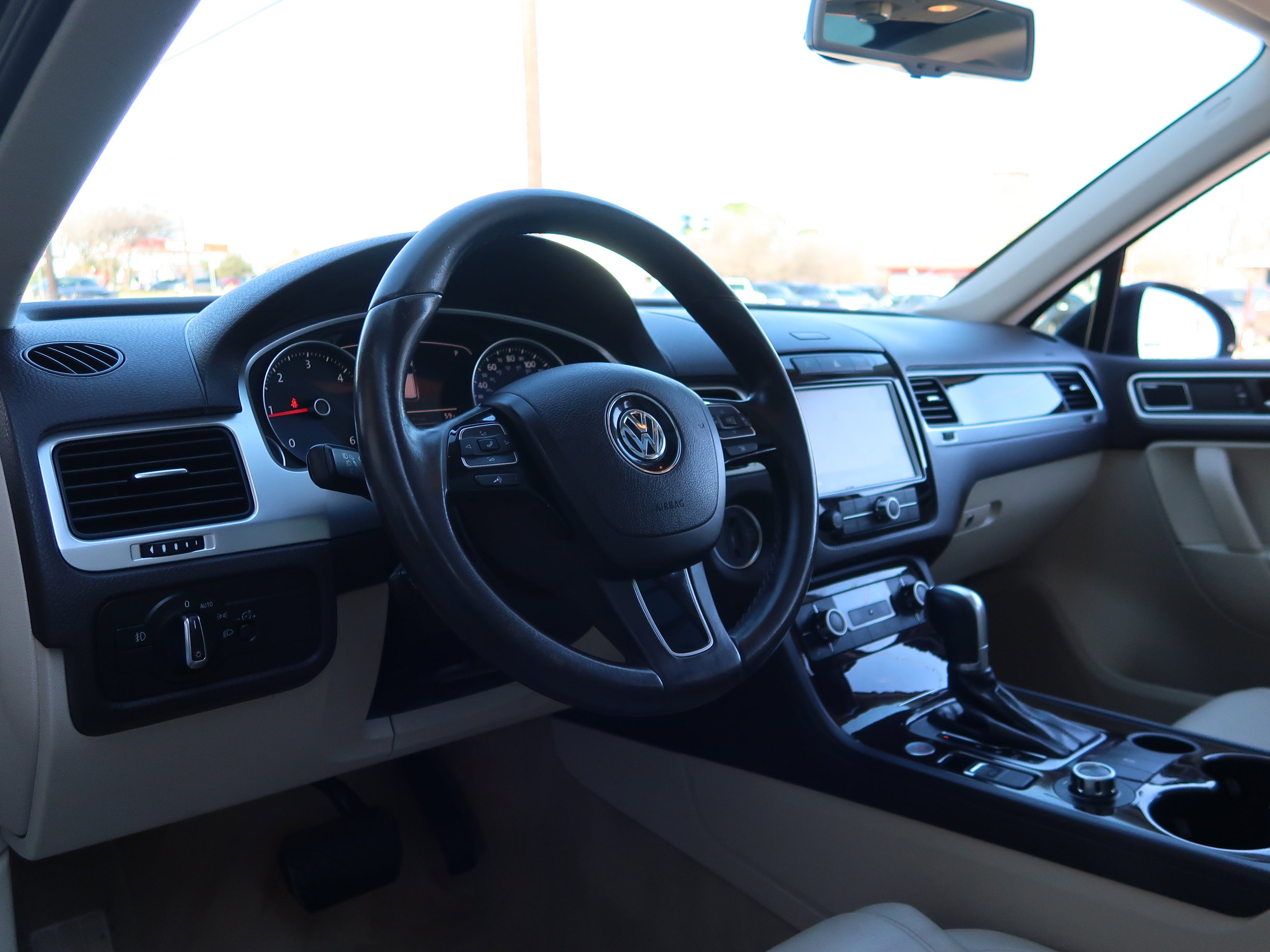 Used 2014 Volkswagen Touareg Executive image 28