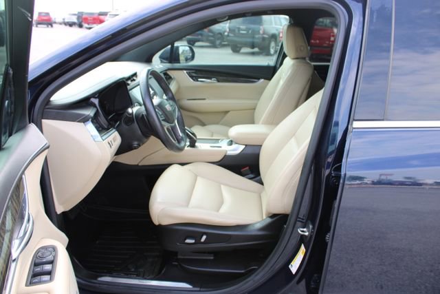Used 2017 Cadillac XT5 FWD image 16