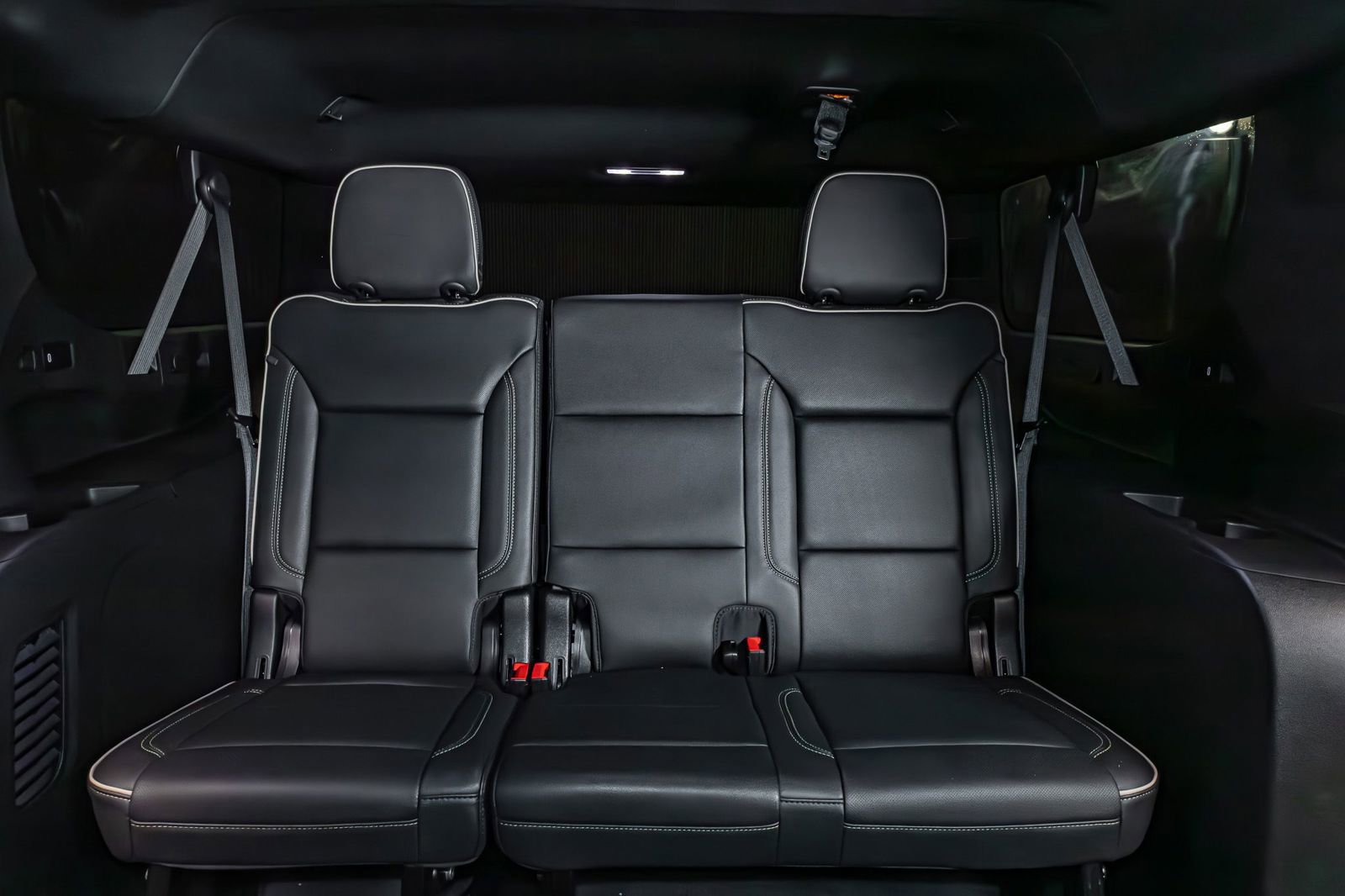 Used 2024 GMC Yukon XL SLT w/ SLT Luxury Package image 24