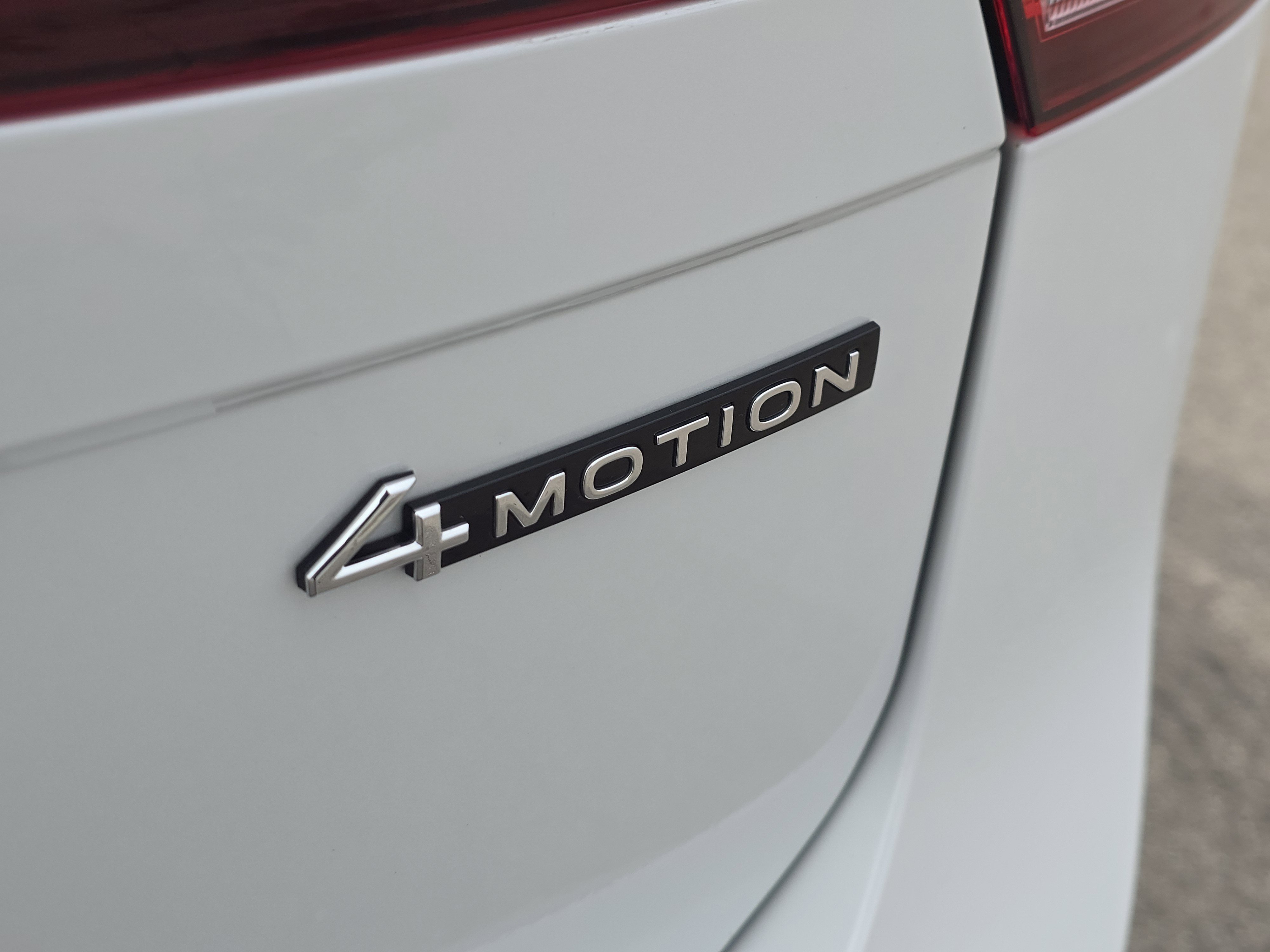 Certified 2024 Volkswagen Tiguan SEL R-Line image 16