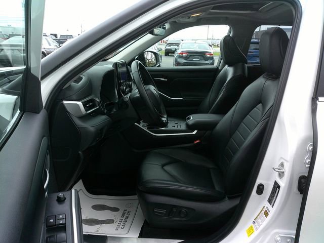 Used 2023 Toyota Highlander XLE image 23
