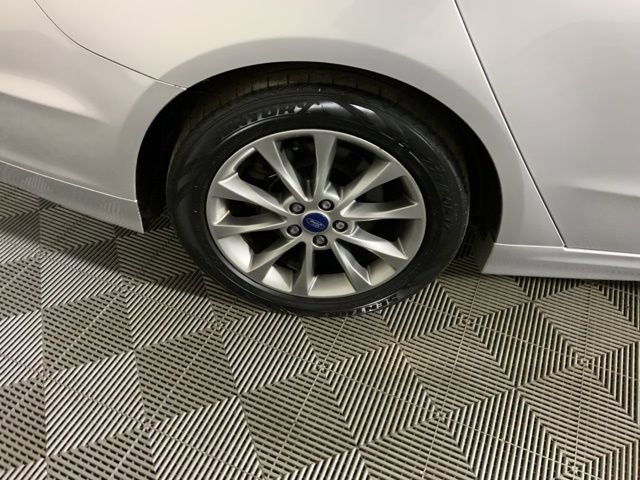 Used 2017 Ford Fusion SE w/ Fusion SE Technology Package image 39