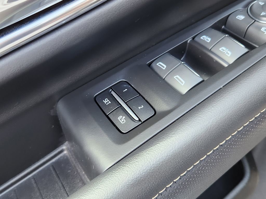 Used 2023 Chevrolet Tahoe Premier AWD/4WD image 29