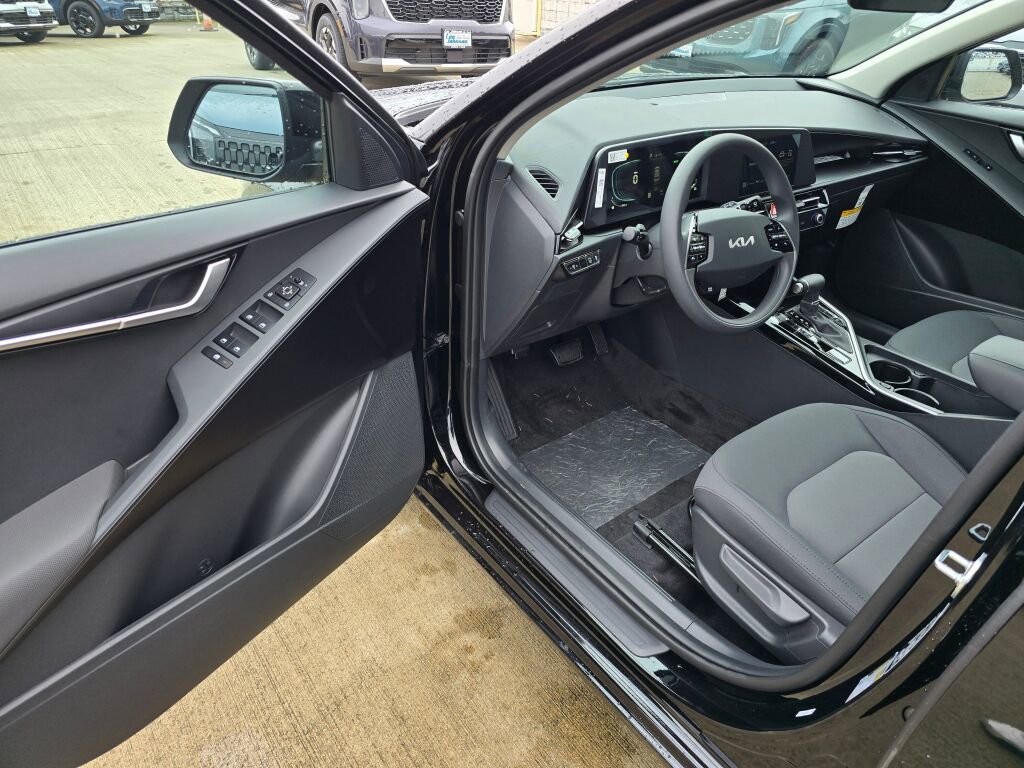 New 2026 Kia Niro LX FWD image 18
