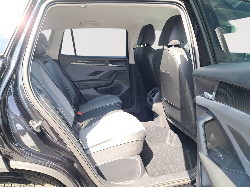 New 2025 Volkswagen Tiguan SE FWD image 16