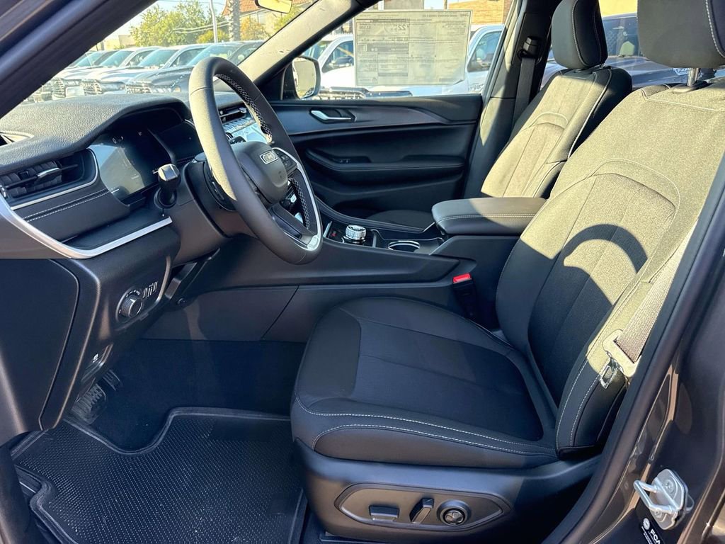 New 2025 Jeep Grand Cherokee Laredo X RWD image 19