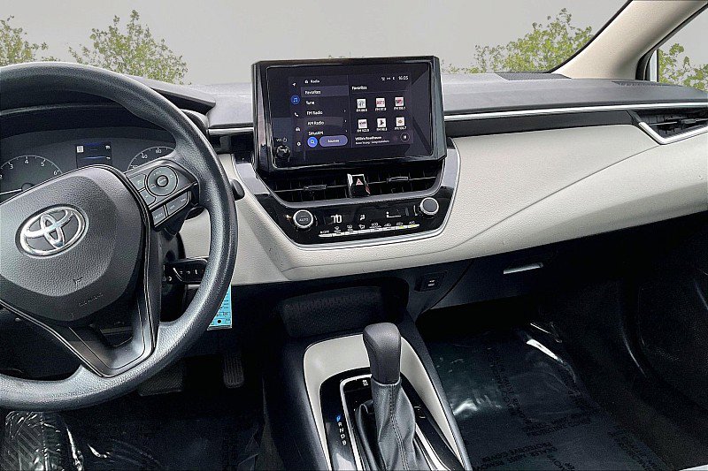 Used 2023 Toyota Corolla LE FWD image 9