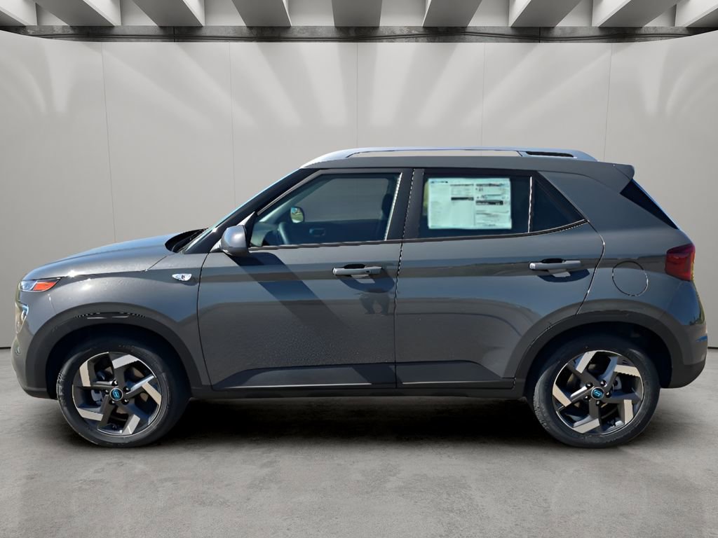 Used 2025 Hyundai Venue SEL image 2