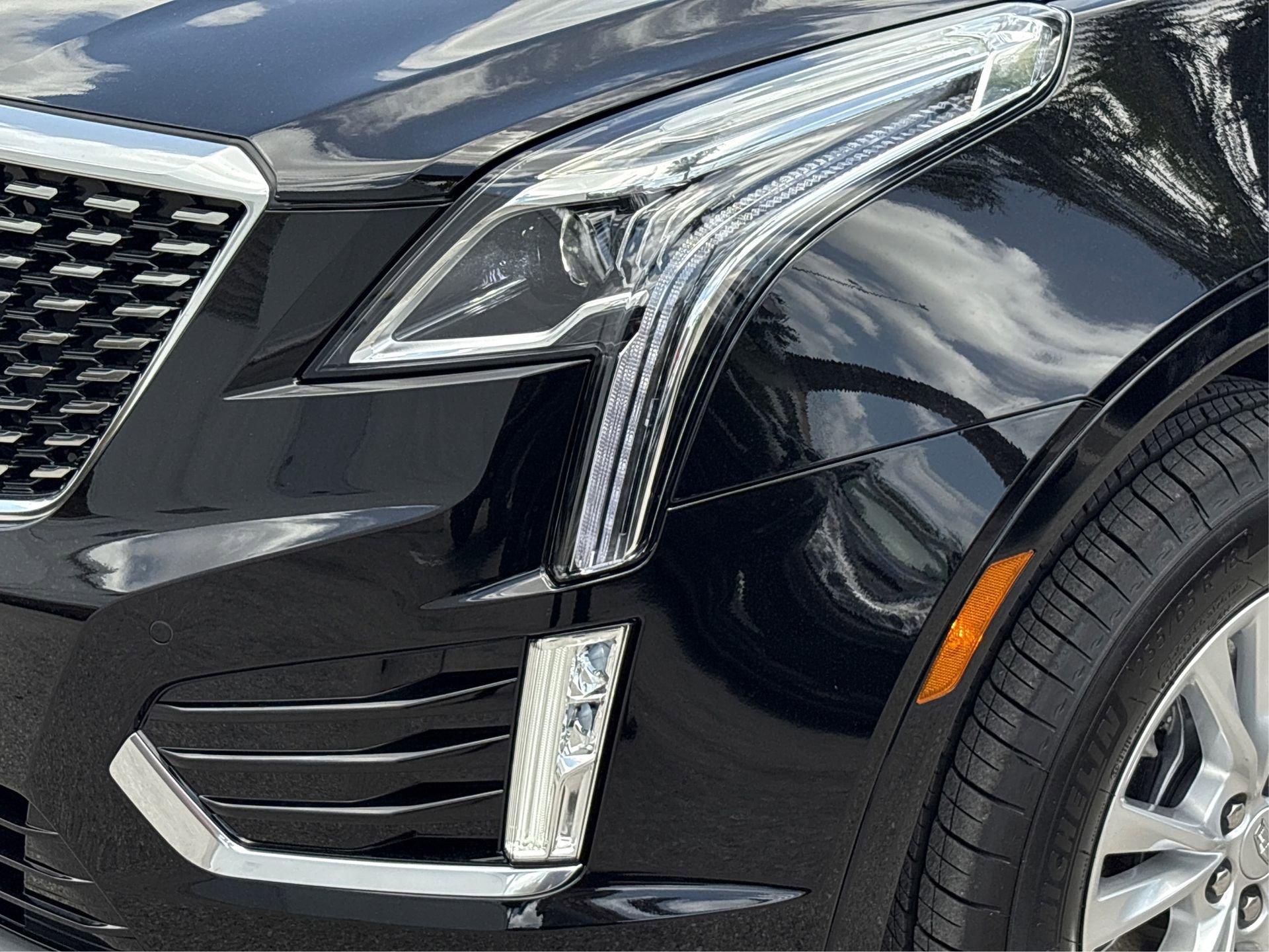 New 2025 Cadillac XT5 Luxury image 14