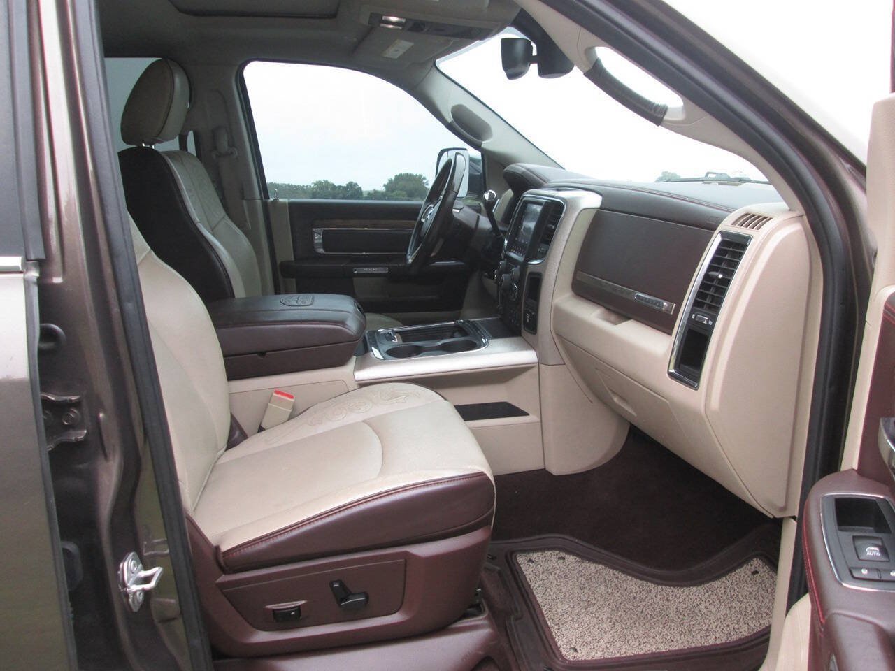 Used 2018 RAM 2500 Longhorn w/ Longhorn Southfork Package AWD/4WD image 15