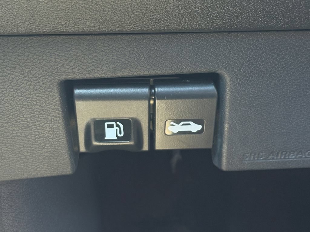 Used 2023 Nissan Versa SV FWD image 2