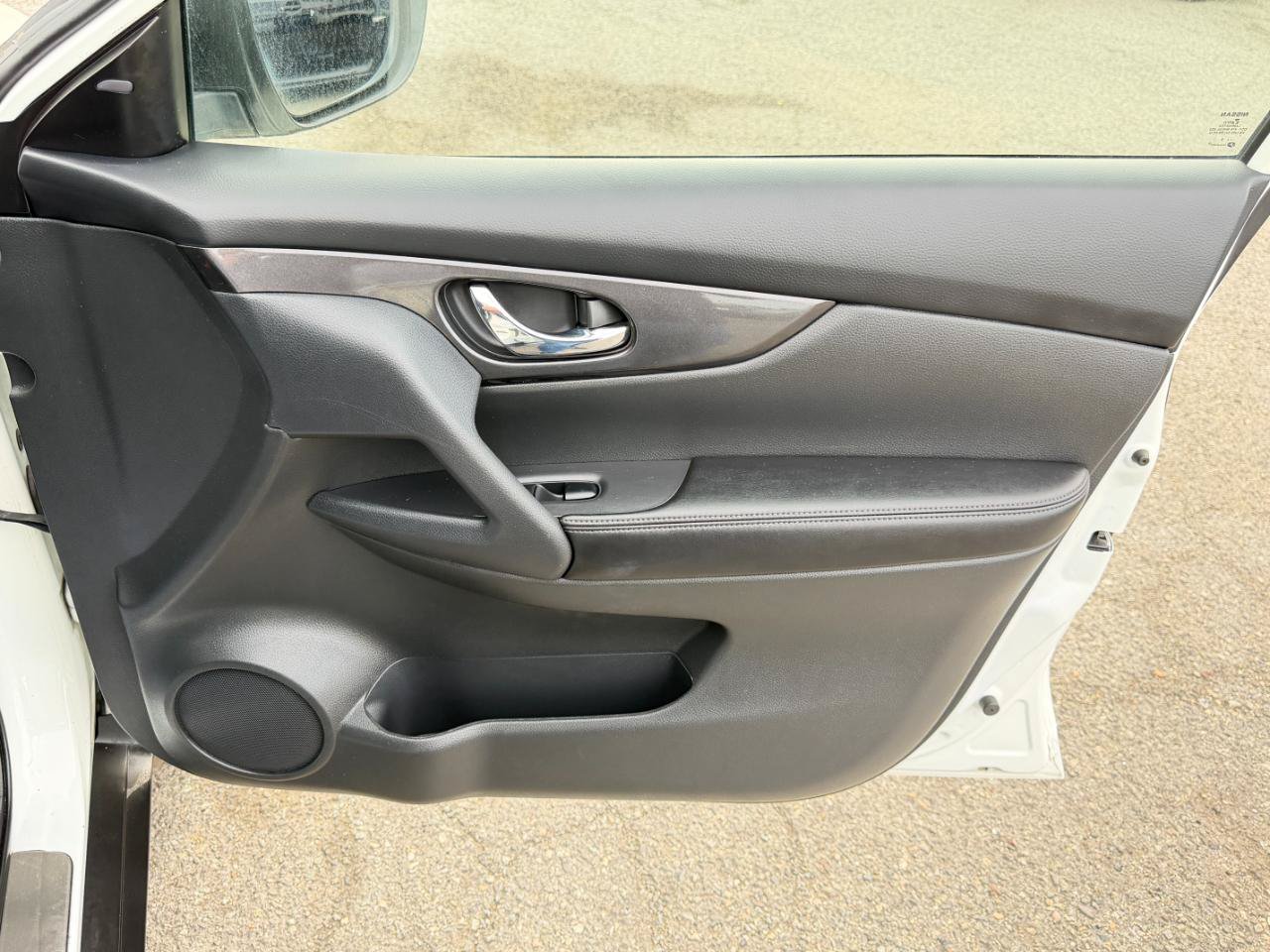 Used 2018 Nissan Rogue SV AWD/4WD image 46