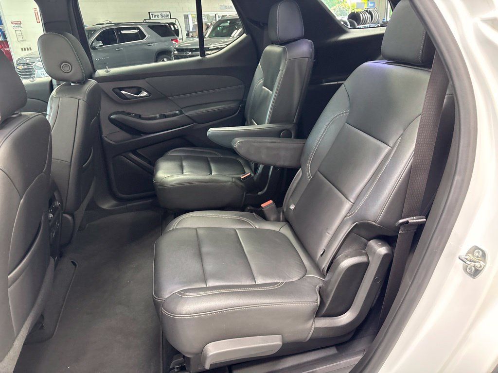 Used 2023 Chevrolet Traverse LT w/ LT Premium Package AWD/4WD image 45