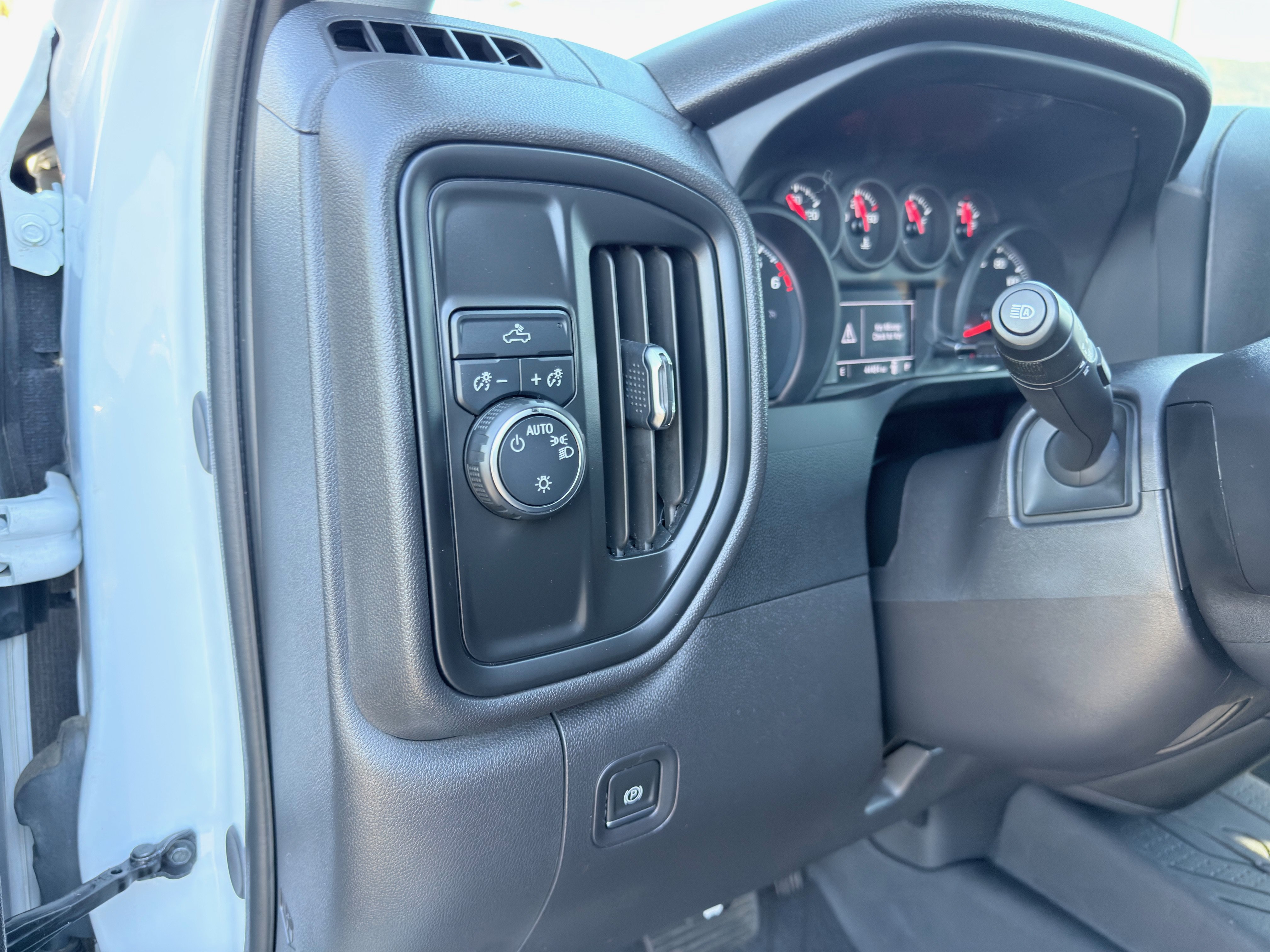 Used 2024 Chevrolet Silverado 1500 Custom w/ LPO, Dark Essentials Package RWD image 27