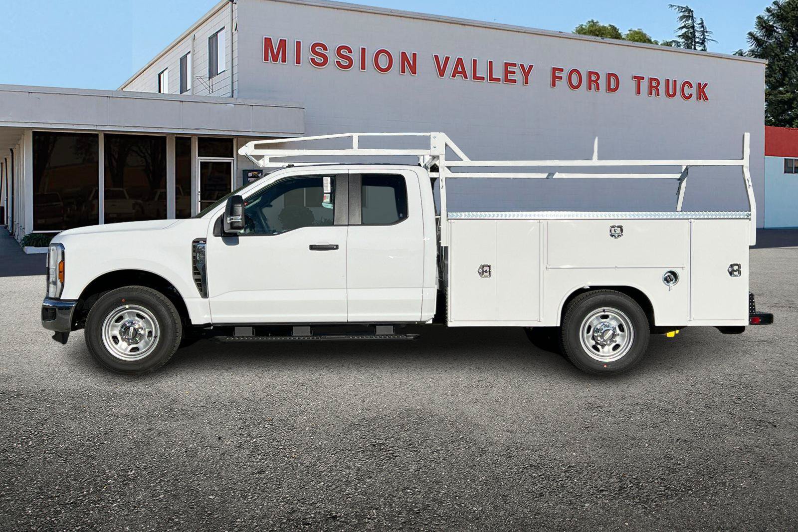 New 2026 Ford F350 XL w/ XL Chrome Package RWD image 7