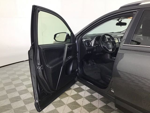 Used 2016 Toyota RAV4 XLE AWD/4WD image 9