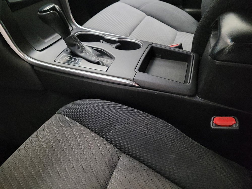 Used 2015 Toyota Camry LE image 26