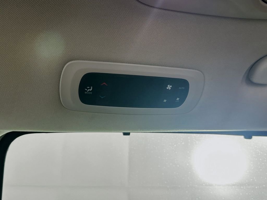 Used 2023 Chrysler Pacifica Touring-L image 32