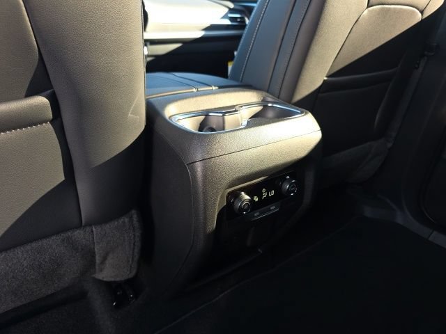 New 2027 Chevrolet Traverse LT w/ Driver Confidence Package FWD image 28