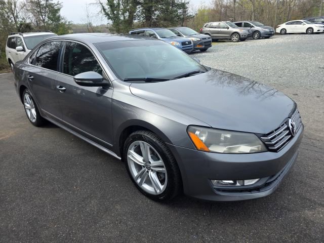 Used 2012 Volkswagen Passat TDI SEL Premium image 3