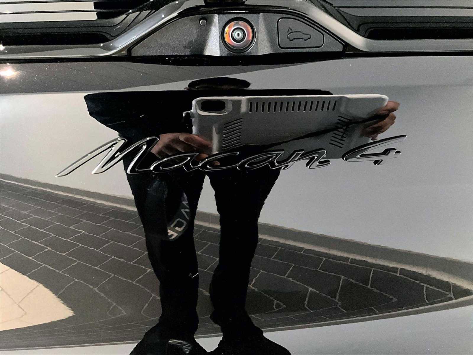 New 2026 Porsche Macan 4 Electric image 32