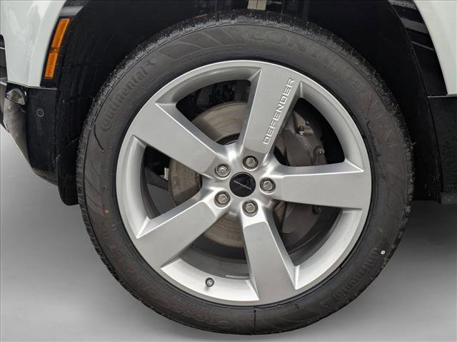 New 2026 Land Rover Defender 130 X-Dynamic SE image 10