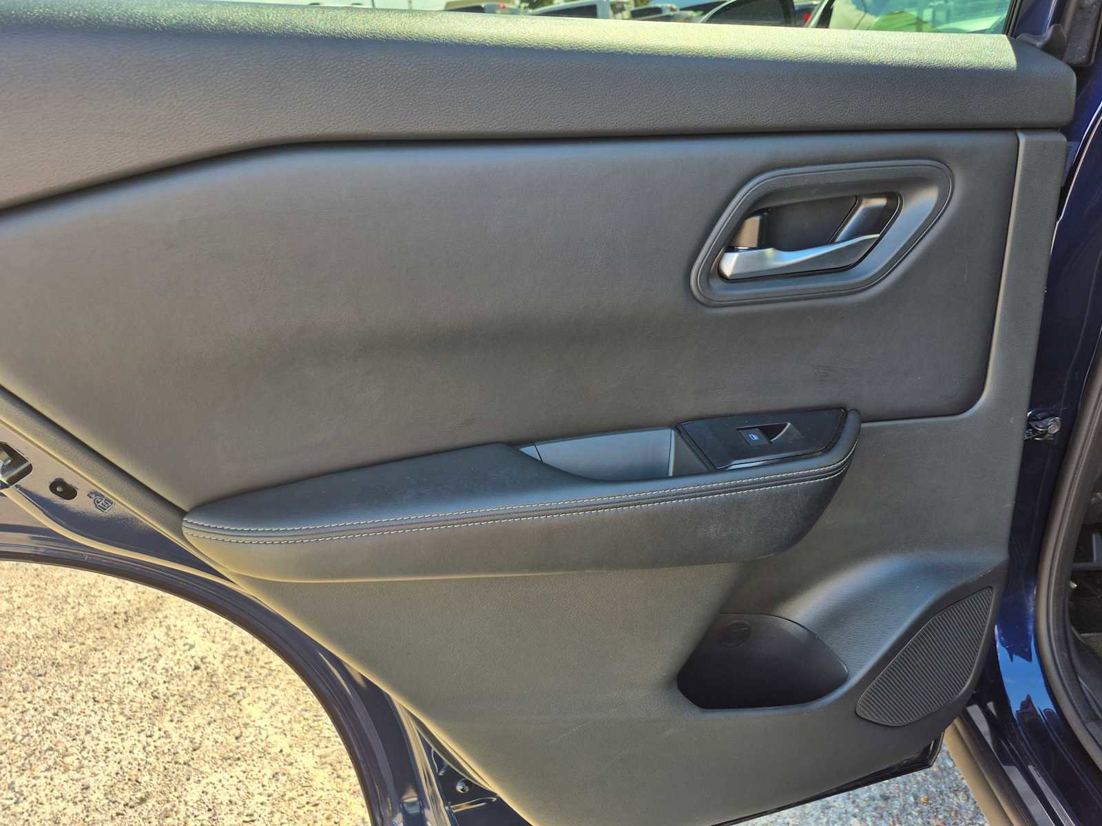 Used 2025 Nissan Rogue SV image 26