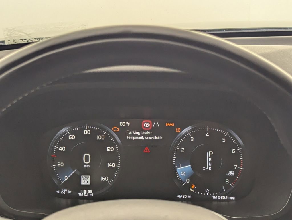 Used 2018 Volvo XC60 T6 Momentum w/ Convenience Package image 17