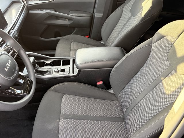 Used 2024 Kia Sorento LX FWD image 7