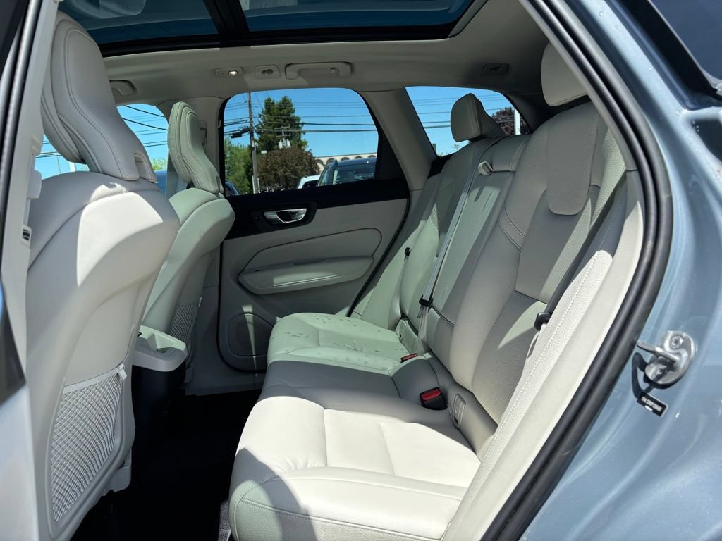 Certified 2023 Volvo XC60 B5 Plus w/ Climate Package AWD/4WD image 21