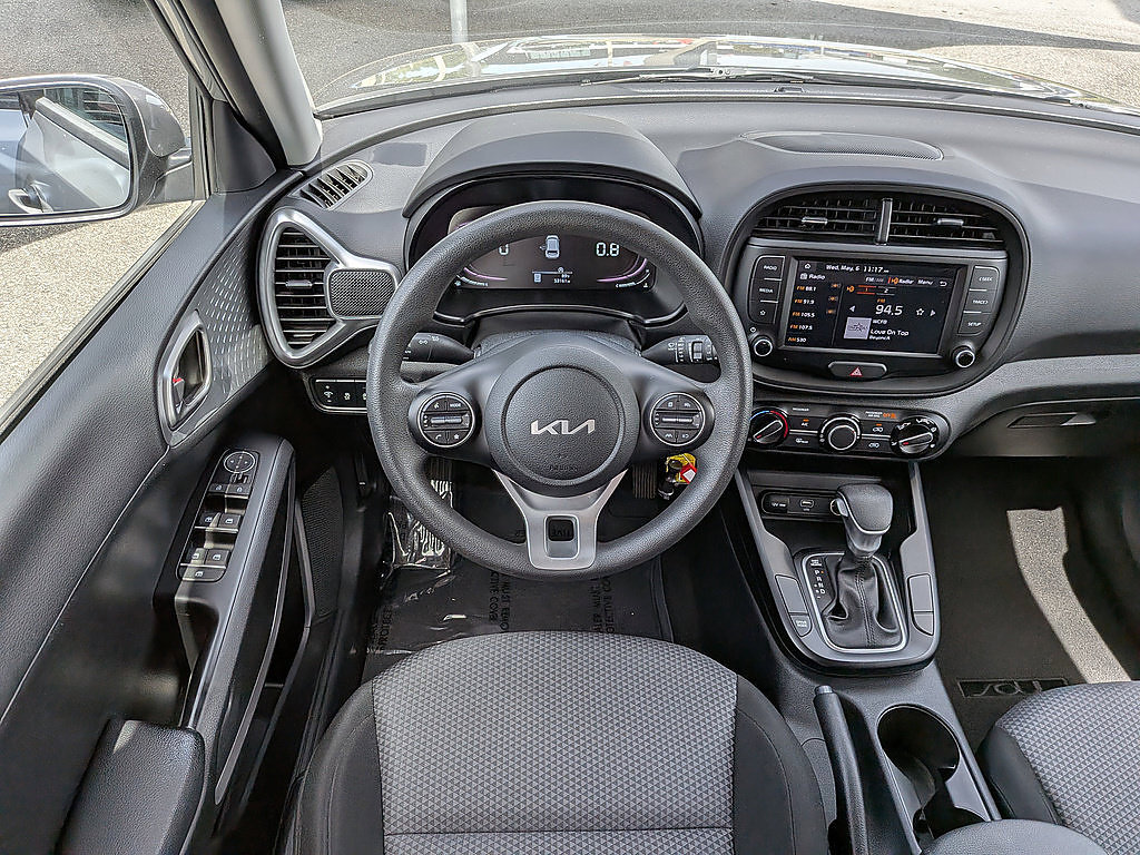 Used 2023 Kia Soul LX w/ LX Technology Package FWD image 17