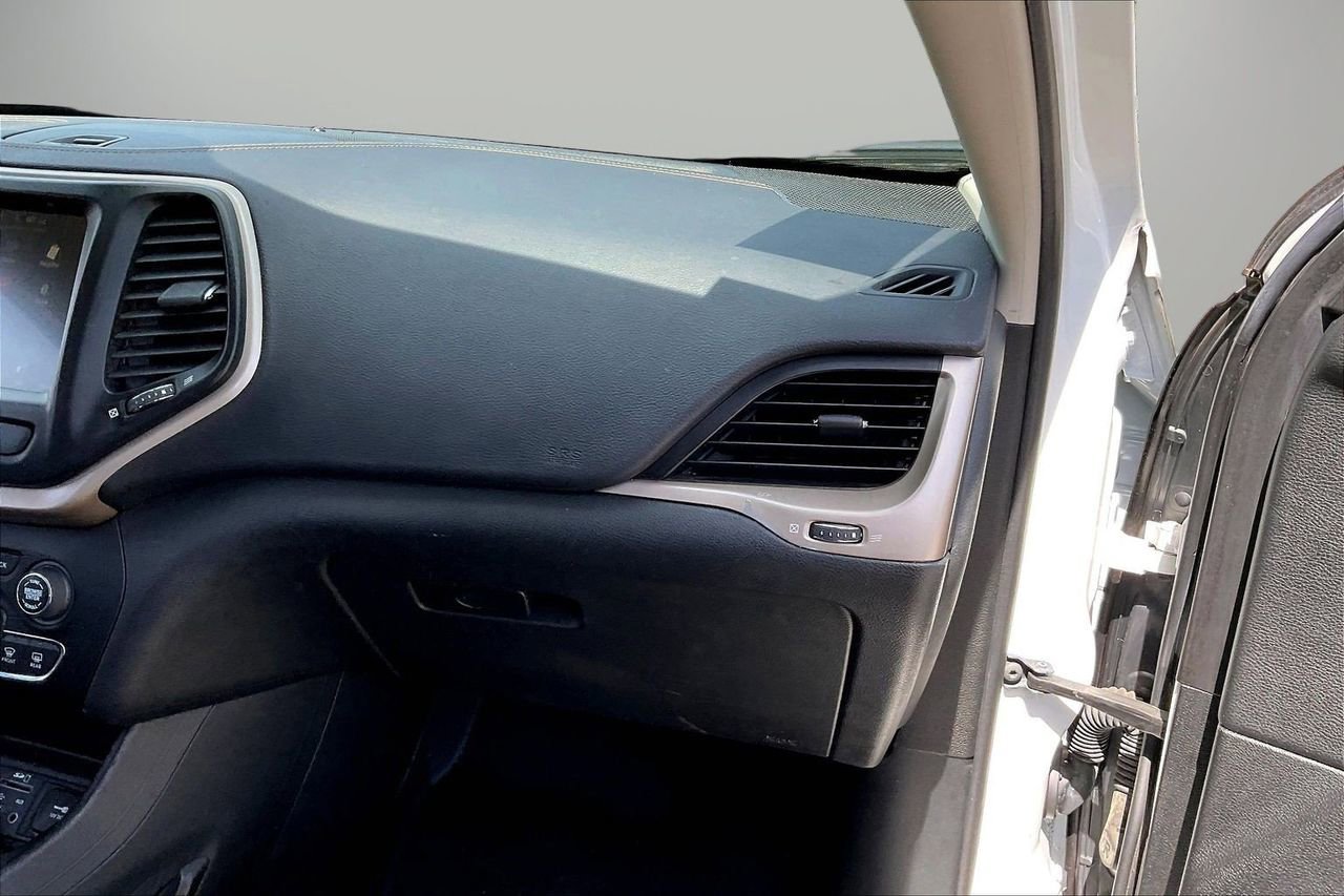 Used 2017 Jeep Cherokee Limited AWD/4WD image 21