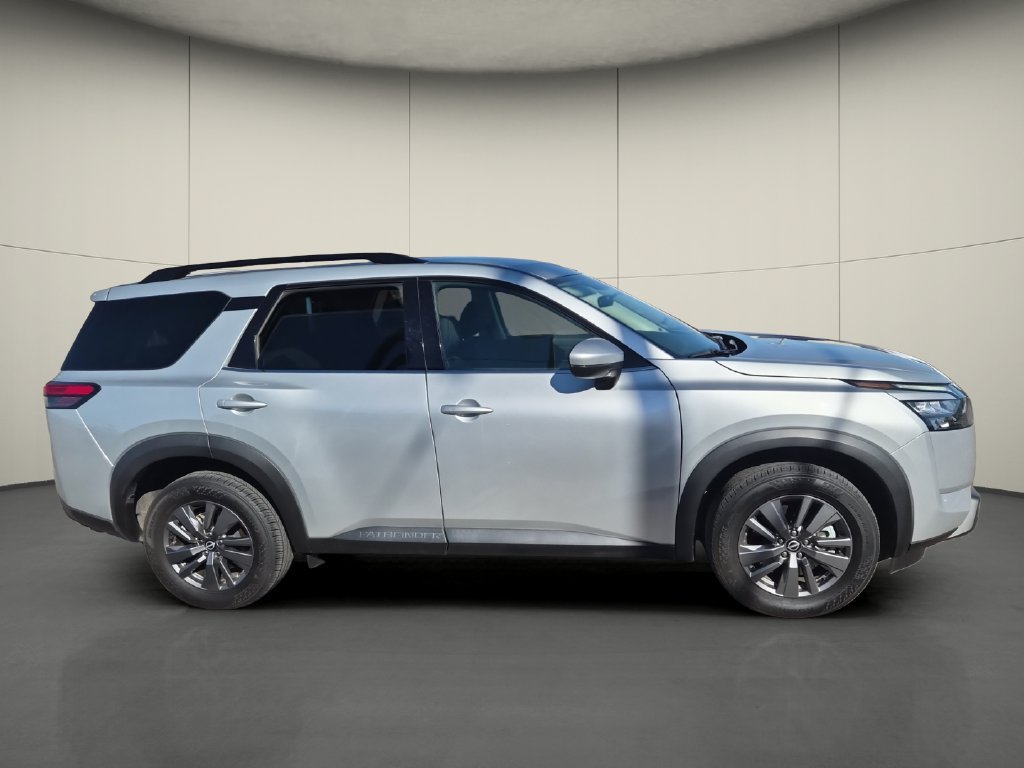 Used 2024 Nissan Pathfinder SV FWD image 8