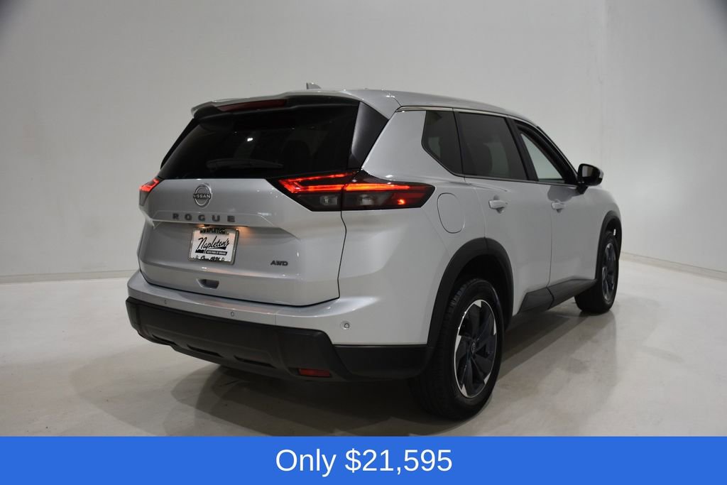 Used 2025 Nissan Rogue SV AWD/4WD image 4