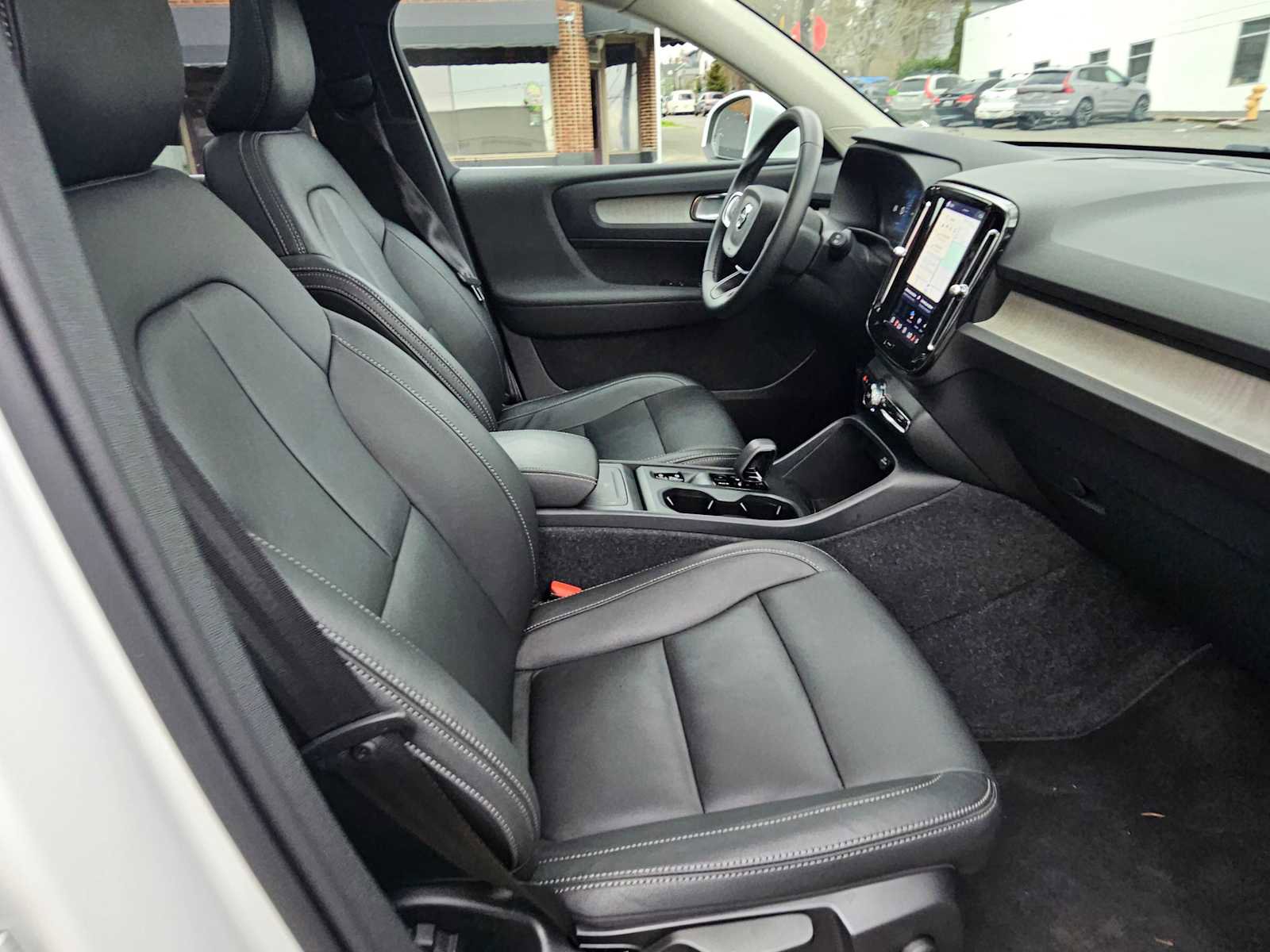 Certified 2025 Volvo XC40 B5 Core w/ Protection Package Premier image 10