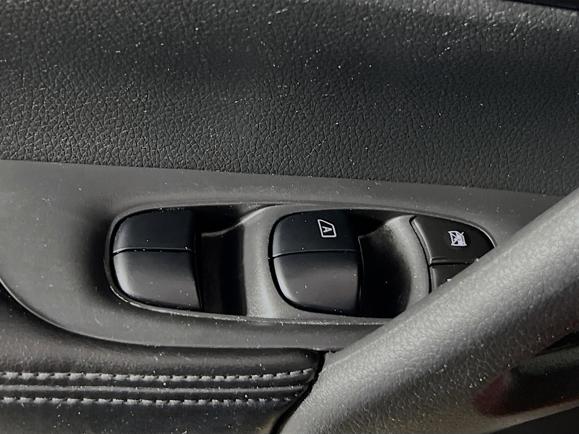 Used 2017 Nissan Rogue S image 17