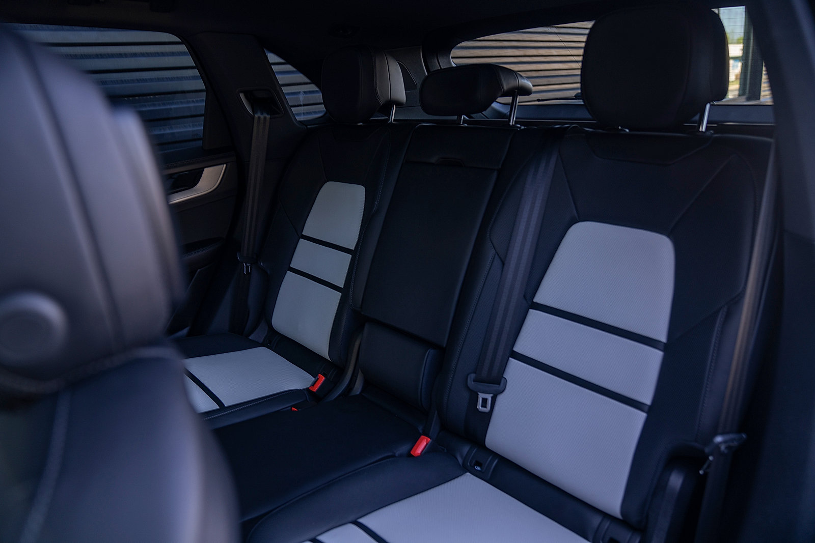 Certified 2025 Porsche Cayenne E-Hybrid AWD/4WD image 21