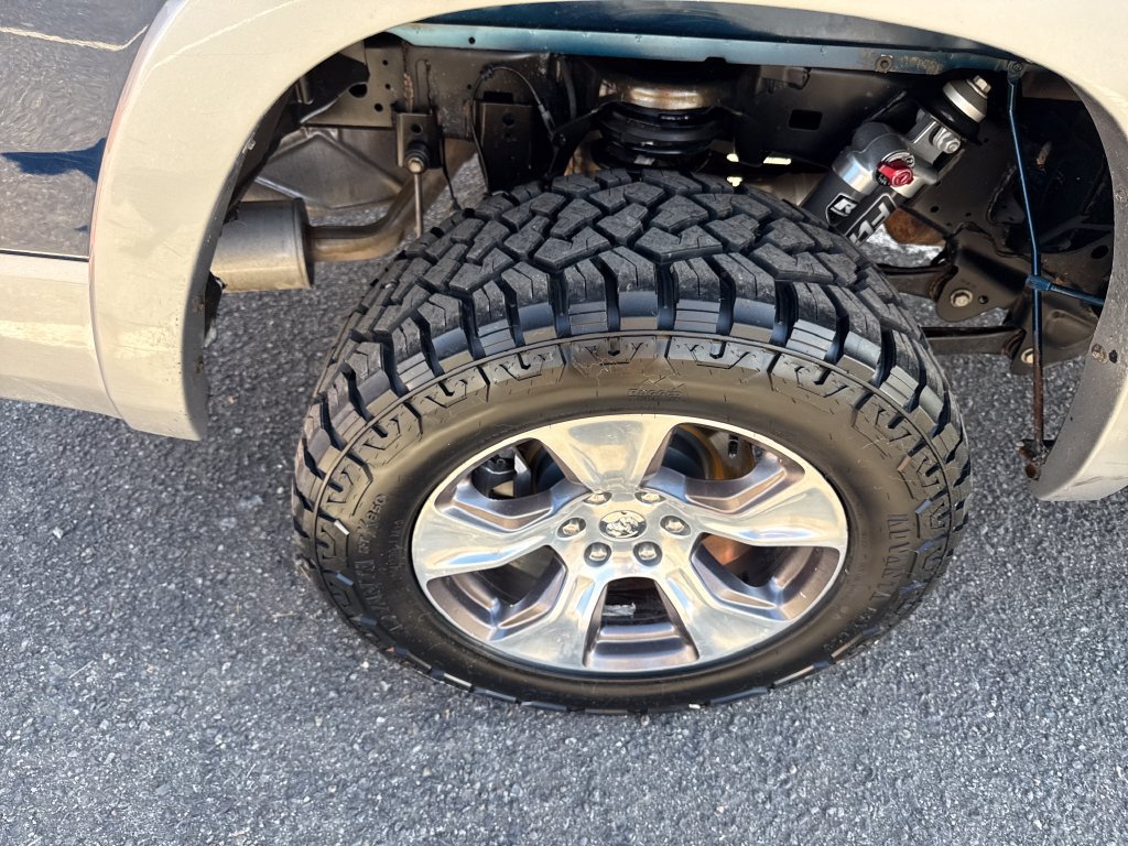 Used 2019 RAM 1500 Laramie w/ Off Road Group AWD/4WD image 39
